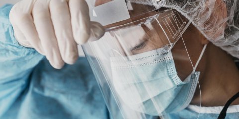 Ébola: Brasil investiga caso suspeito em homem que viajou para África