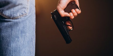 Mulher baleada pela polícia aos 5 anos pede ajuda ao Estado para tirar bala do peito