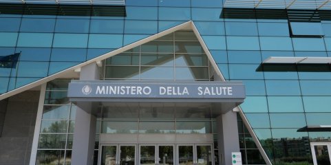 Ébola: Itália decreta isolamento de homem regressado da RDC por suspeita de contágio
