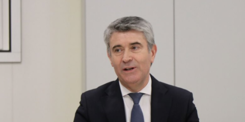 José Luís Carneiro critica Governo por não fazer da saúde social uma prioridade