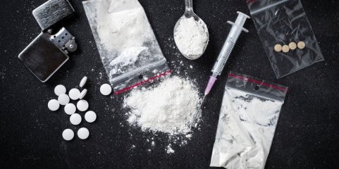 Novas drogas psicoativas detetadas ao ritmo de uma por semana na Europa - relatório