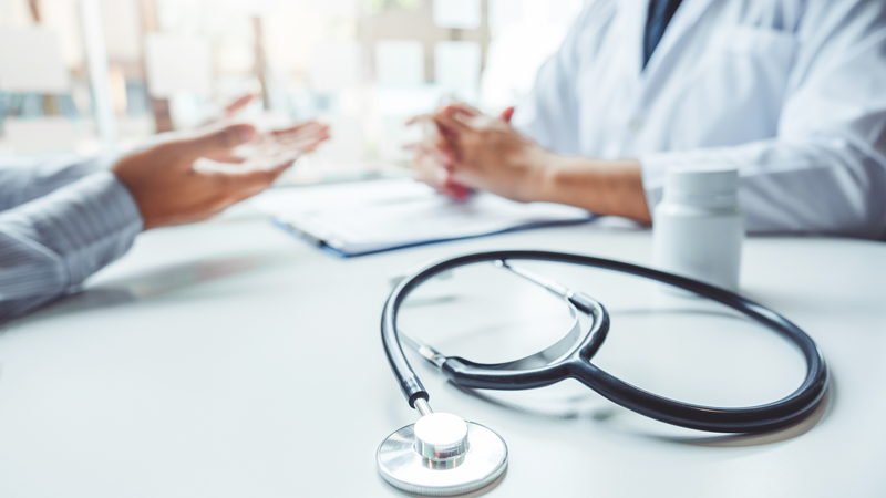Médicos do trabalho exigem participar em discussão sobre lei de saúde no trabalho