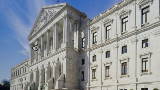 AR debate proposta do Governo para isentar indemnizações às vítimas de abusos na Igreja Católica
