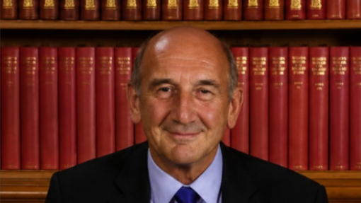 Médico Peter Barnes recebe grau Doutor Honoris Causa pela Universidade de Coimbra