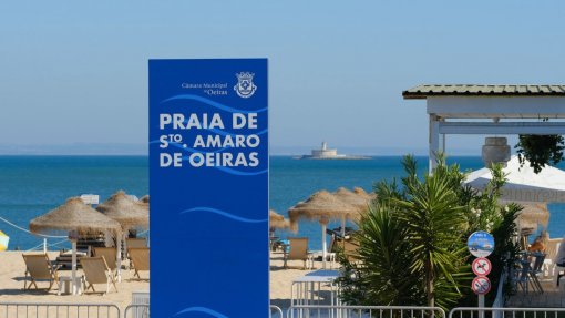 Interditada praia de Santo Amaro de Oeiras devido a foco de poluição