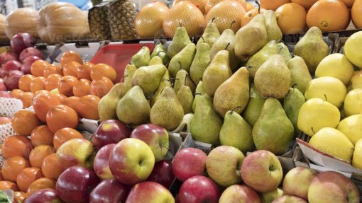 Frutas ao jantar melhoram controlo da glicose em adultos obesos - Estudo