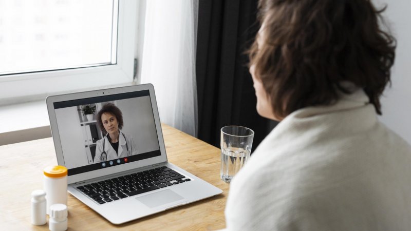 Ministra da Saúde defende a necessidade de regulamentar a telemedicina