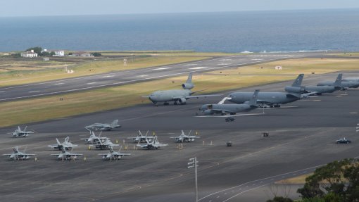 BE exige explicações à República e Açores sobre contaminação na Base das Lajes