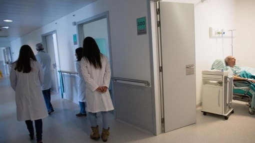 Estudantes de medicina pedem Centros Clínicos Universitários
