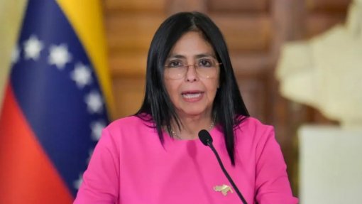 Presidente interina da Venezuela garante que não haverá explosões sociais
