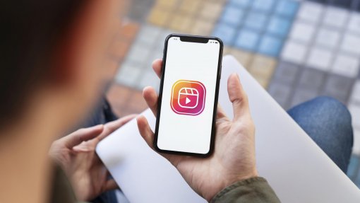 Comissão Europeia conclui que ‘designs’ do Facebook e Instagram viciam