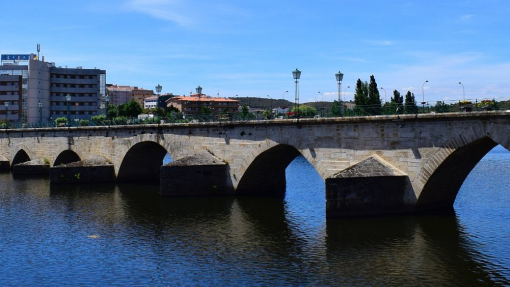 Câmara de Mirandela acompanha alterações ao aspeto visual do rio Tua