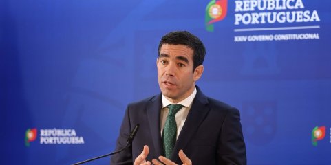 Incentivos aos médicos nas urgências acumulam com os valores previstos na lei - Governo