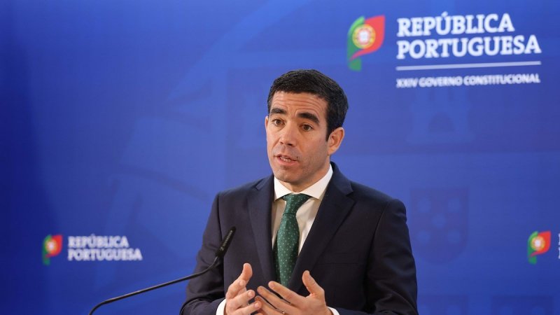 Incentivos aos médicos nas urgências acumulam com os valores previstos na lei - Governo