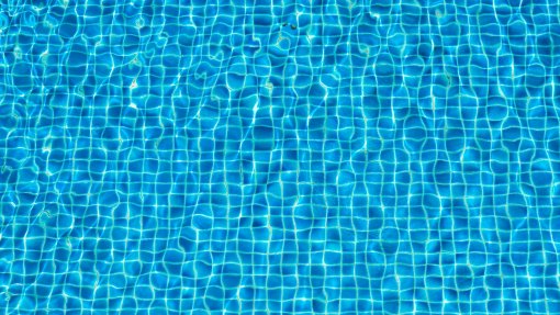 Piscinas de Évora encerram preventivamente após deteção de bactéria
