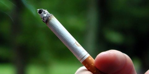 Farmacêutica alerta que uma única ponta de cigarro contamina mil litros de água