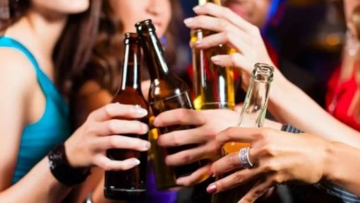 Cerca de 72% dos jovens com 18 anos admite uso de álcool nos últimos 12 meses