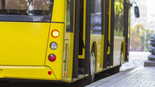 Pessoas com deficiência continuam a enfrentar barreiras nos transportes públicos - Provedoria