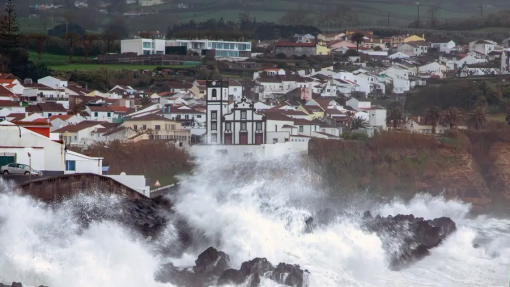 Mau tempo: 67 pessoas retiradas de parque de campismo na ilha Terceira