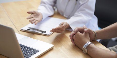Mais de 11.800 jovens pediram cheques psicólogo e nutricionista num mês
