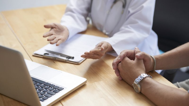 Mais de 11.800 jovens pediram cheques psicólogo e nutricionista num mês