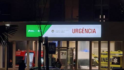 Bebé de 22 meses que caiu de um 4º andar nas Caldas da Rainha morre no hospital