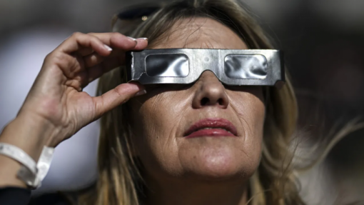 LISBOA: Município disponibiliza cerca de 1.000 óculos de eclipse aos trabalhadores