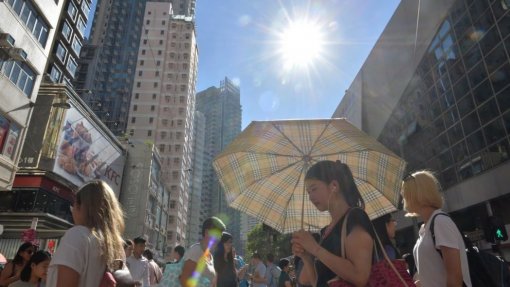 Hong Kong promete rever alerta de stress térmico após recorde de temperatura