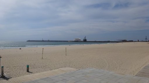 Banhos desaconselhados na praia de Matosinhos devido a contaminação microbiológica