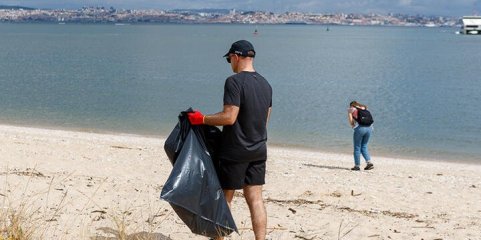 SEIXAL: Autarquia e Liga para a Proteção da Natureza promovem limpeza na praia dos Barcos