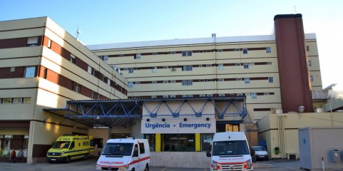 Doentes urgentes esperavam quase 16 horas para serem atendidos no Hospital de Faro