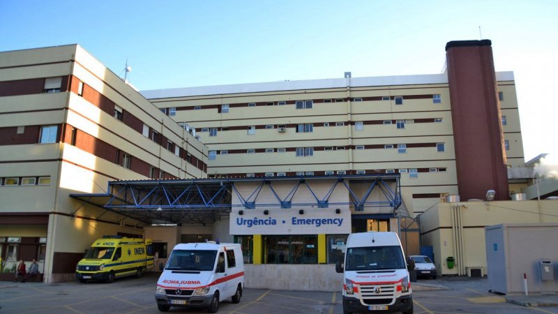 Doentes urgentes esperavam quase 16 horas para serem atendidos no Hospital de Faro
