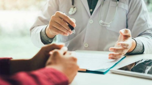 Médicos saudam adiamento do novo sistema de acesso a consultas e cirurgias