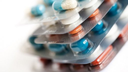 Oferta de medicamentos a idosos com complemento solidário limitada a genéricos ou preço de referência