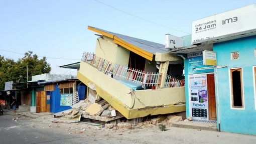 Fortes réplicas atingem ilha indonésia cinco dias após sismo de magnitude 7,7