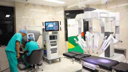 OESTE: Unidade Local de Saúde realiza primeira cirurgia robótica