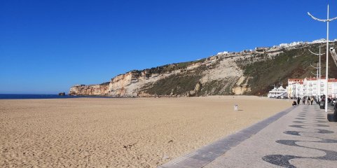 Análises à qualidade da água levam a proibição de banhos na praia da Nazaré