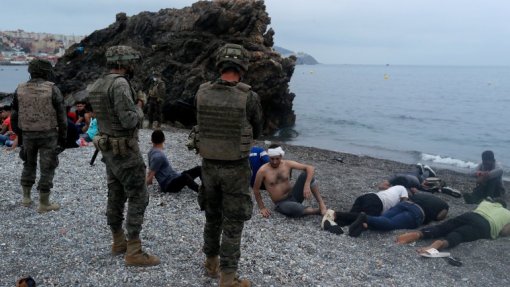 Espanha desmantela redes de transporte de migrantes de Ceuta