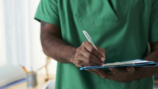 Moçambique quer experiência de Cuba para formar médicos localmente