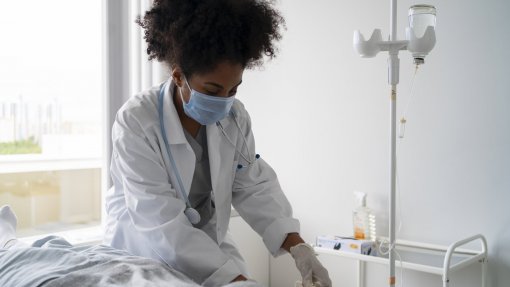 Medicina tradicional moçambicana encaminhou a hospitais 368 mil suspeitas de doenças