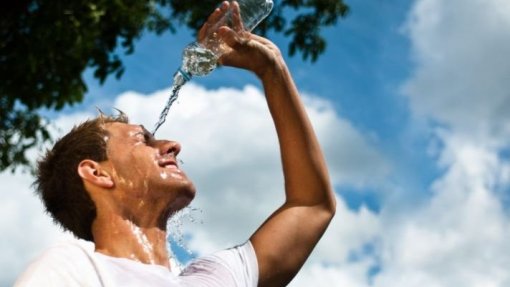 Onze distritos sob aviso amarelo quinta e sexta-feira devido ao calor
