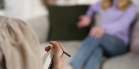 BE questiona tempos de espera para primeira consulta de psicologia no SNS