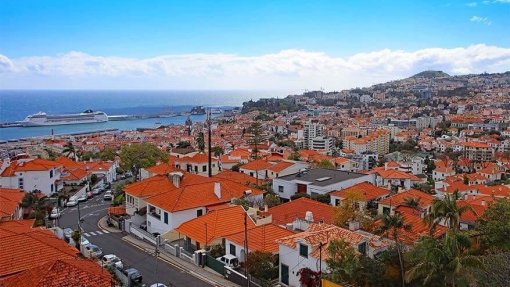 Costa sul e regiões montanhosas da Madeira sob aviso laranja devido ao calor