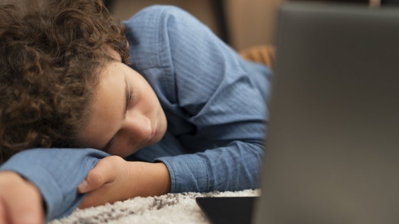 Infância mais sedentária ameaça saúde física e mental, alerta Carlos Neto