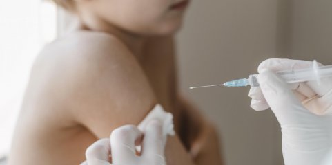Campanha de imunização contra o vírus sincicial respiratório arrancou hoje nos Açores