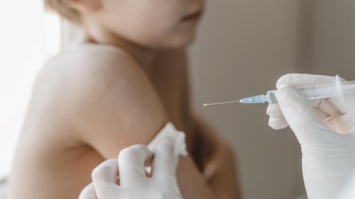 Campanha de imunização contra o vírus sincicial respiratório arrancou hoje nos Açores