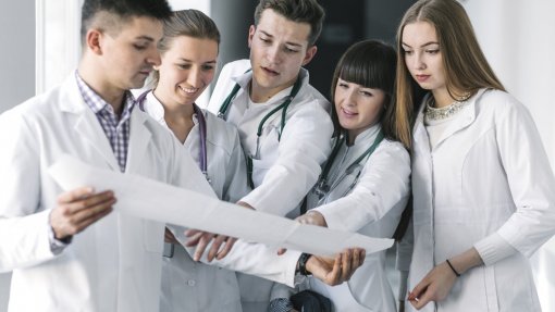 Estudantes de medicina preocupados com novo modelo de escolha de vagas para internato