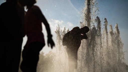 Nove distritos sob aviso amarelo no domingo e segunda-feira devido ao calor