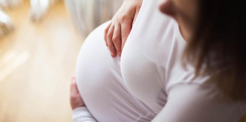 Ministra reconhece que há mulheres penalizadas no trabalho por estarem grávidas