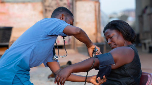 Relatório alerta que consequências de cortes no apoio externo à saúde em Moçambique